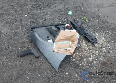 2011 Mercedes-Benz E 550 z USA, uszkodzony, nr VIN WDDHF7CB7BA411826